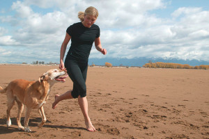 Damit Hunde im Urlaub keine unangenehme Überraschung erleben sollte der Schutz gegen Mücken und Zecken vor Reiseantritt aufgefrischt werden © Bayer Vital GmbH