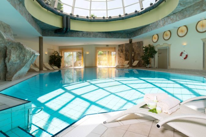 Auerhahn-Schwimmbad verkleiner (Foto © https://www.auerhahn.net/) Auerhahn-Schwimmbad (Foto © https://www.auerhahn.net/)