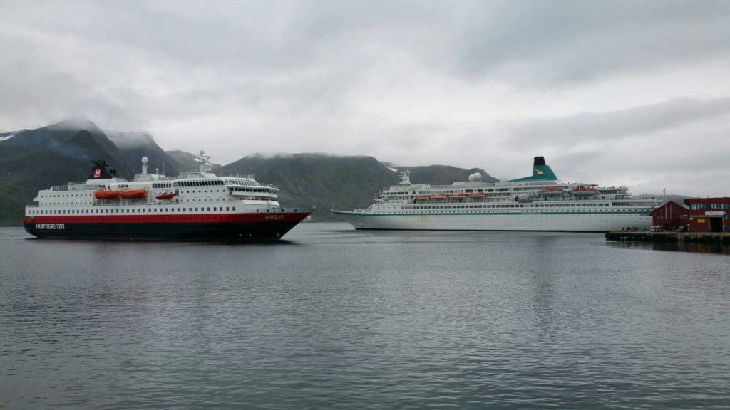 Norwegen MS Albatros meets Hurtigruten