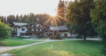 Schlossanger Alp Aussenansicht 1 (Foto: Titelbild, Gewinnspiel: © Hotel Schlossanger Alp, Pfronten)