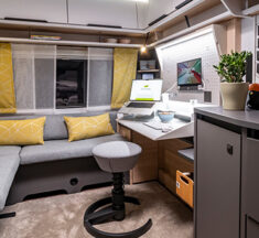 Caravan mit Home-Office Reisen und Arbeiten wie im Traum