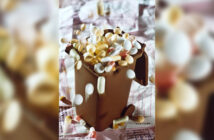 Symbolbild: Viele verschiedenfarbige Tabletten werden in eine Miniaturmülltonne geschüttet